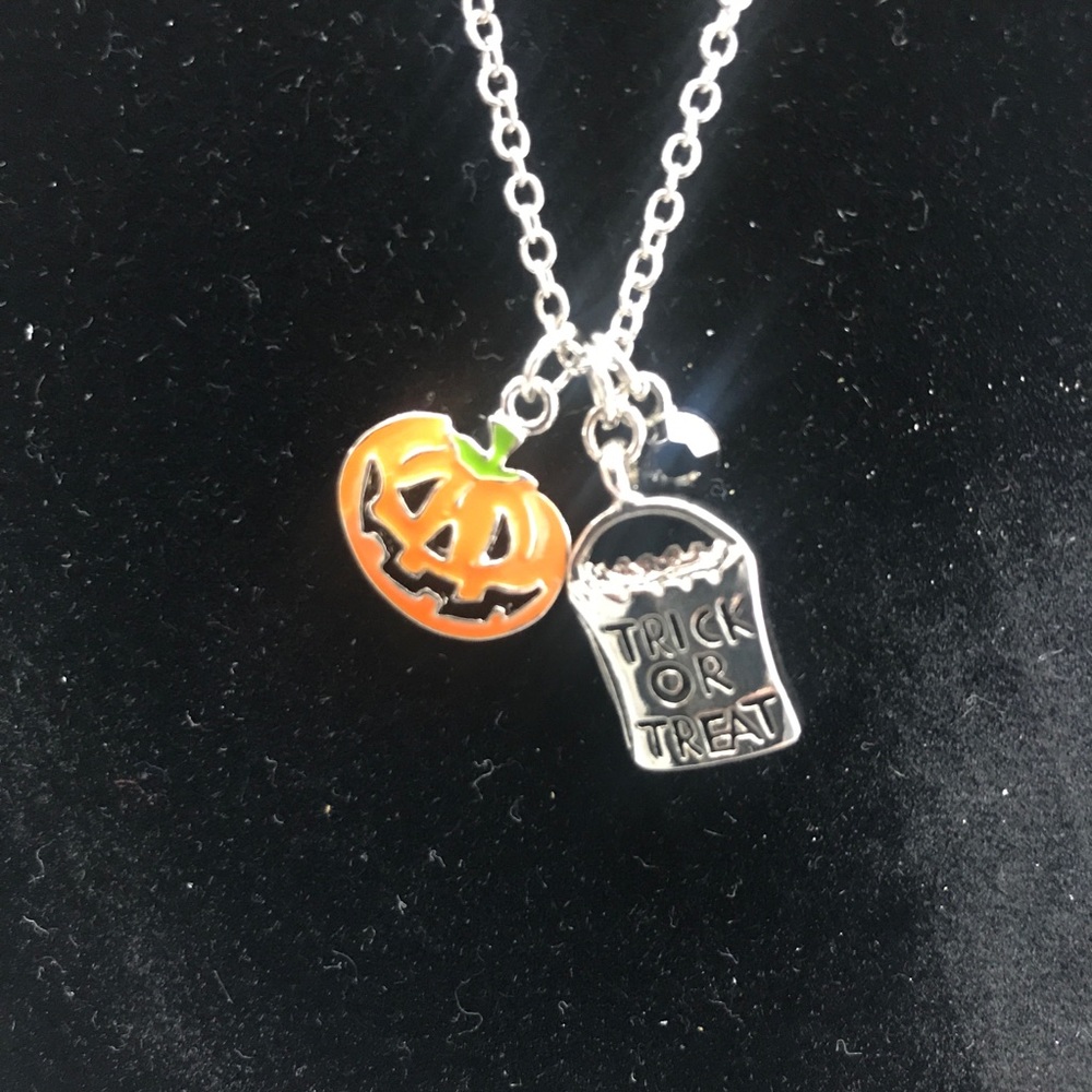 Adjustable Halloween pumpkin necklace 🎃